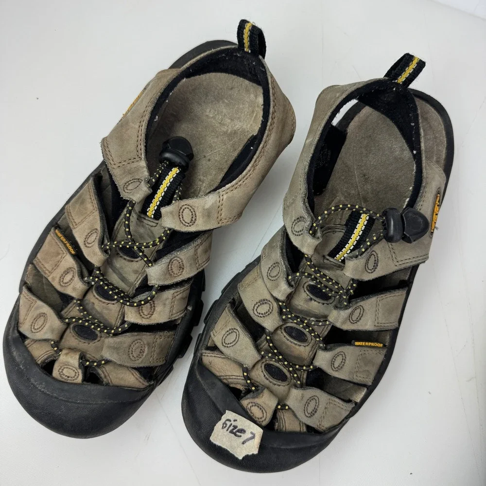 Keen Newport Men 7 Brown Leather Waterproof Hiking Sandals Outdoor Trail Shoes